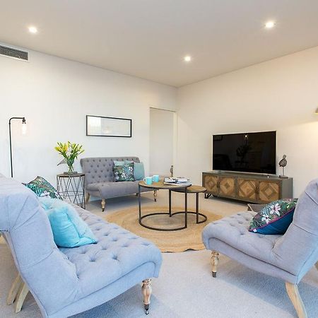 Luxury Four Bedroom Apartment With Swimming Pool Wagga Wagga Exterior foto