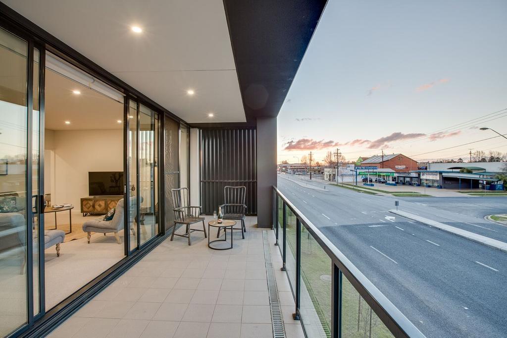 Luxury Four Bedroom Apartment With Swimming Pool Wagga Wagga Exterior foto