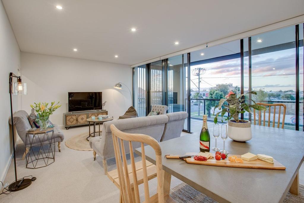 Luxury Four Bedroom Apartment With Swimming Pool Wagga Wagga Exterior foto