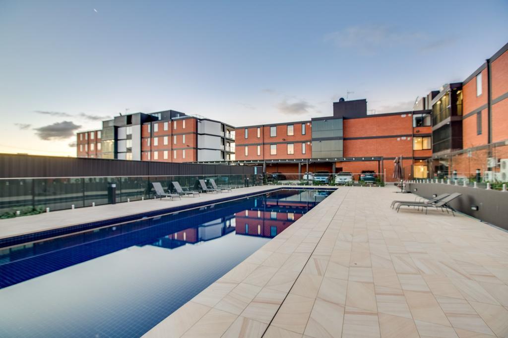 Luxury Four Bedroom Apartment With Swimming Pool Wagga Wagga Exterior foto
